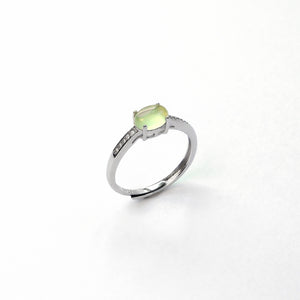 Prehnite sterling silver ring offering calm during stressful work or commuting