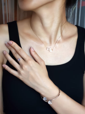 Sterling silver quartz necklace – symbolic jewellery for purity, inner calm, and new beginnings. clear quartz jewellery set, double star bracelet and necklace, natural crystal and silver, perfect for everyday look and vacation.