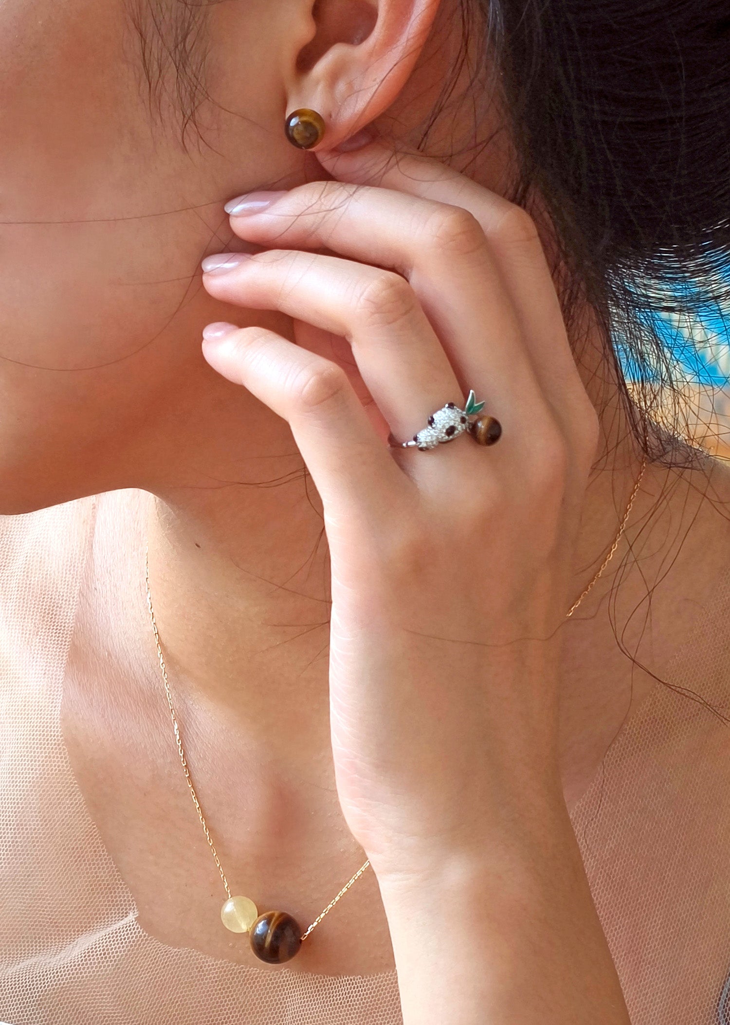 Sterling silver necklace with tiger’s eye and golden jade – empowering jewellery for strength and helpful connections.