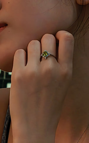 Adjustable silver peridot ring symbolising prosperity during important occasions
