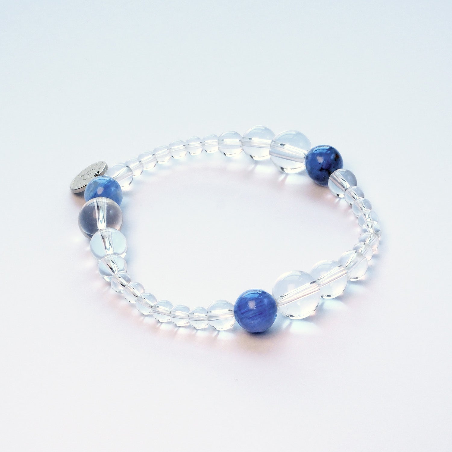 Beaded bracelet with blue gemstone and clear quartz 