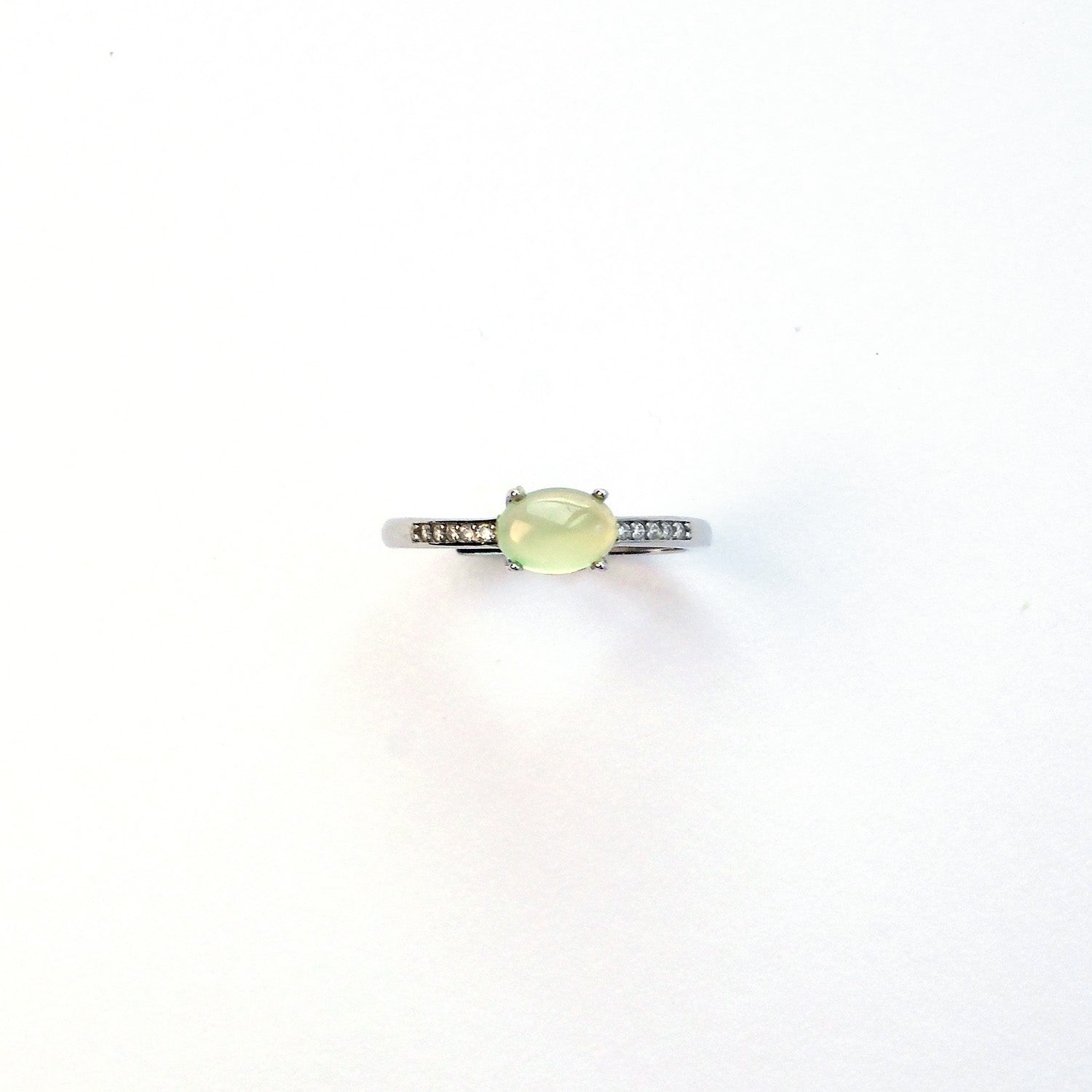 Women’s prehnite silver ring, perfect for gifting during holidays or as a friendship token
