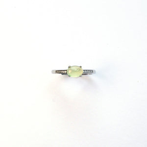 Women’s prehnite silver ring, perfect for gifting during holidays or as a friendship token
