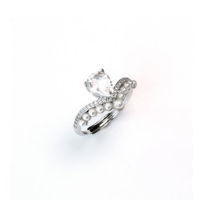 Women’s silver clear quartz ring perfect for gifting in festive seasons and anniversary
