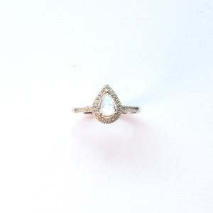 Teardrop-shaped ring with a central moonstone front face perfect for anniversary
